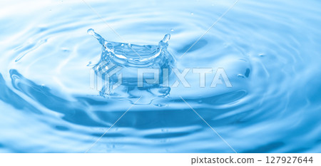 Splashing Action - Water Crown 127927644