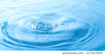 Splashing Action - Water Crown 127927645
