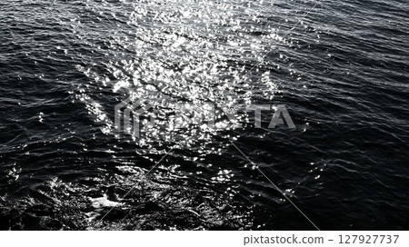Sea surface 127927737