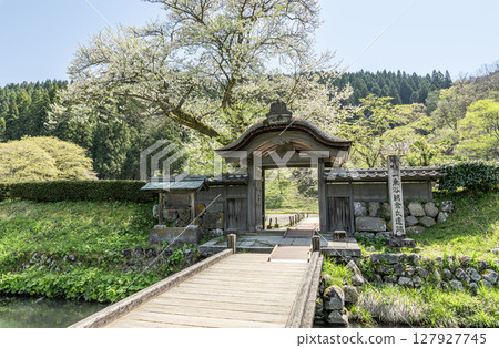 The Karamon Gate at the Ichijodani Asakura Clan Ruins on a clear day in Fukui City, Fukui Prefecture The Karamon Gate at the Ichijodani Asakura Clan Ruins on a clear day in Fukui City, Fukui Prefecture 127927745