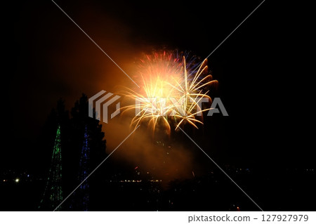 Smoke-filled fireworks [Tsukui, Sagamihara City, November] 127927979