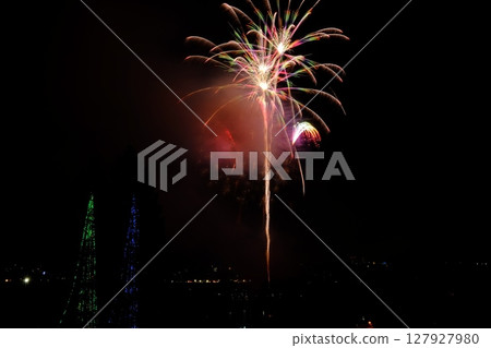 Smoke-filled fireworks [Tsukui, Sagamihara City, November] 127927980