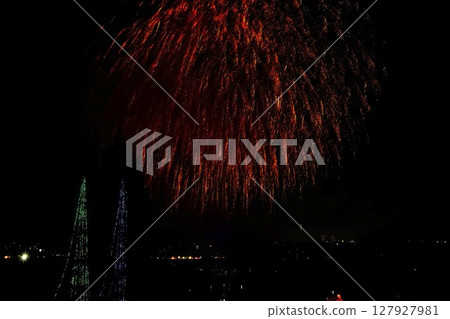 Raining fireworks [Tsukui, Sagamihara City, November] 127927981