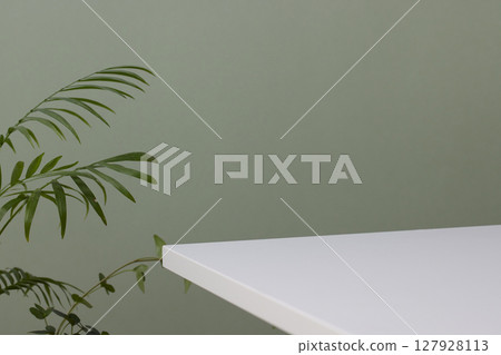 Minimal Natural Light and Shadow Composition for Lifestyle and Background Use. 127928113