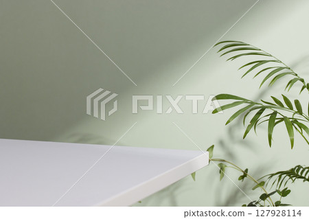 Minimal Natural Light and Shadow Composition for Lifestyle and Background Use. Minimal Natural Light and Shadow Composition for Lifestyle and Background Use. 127928114