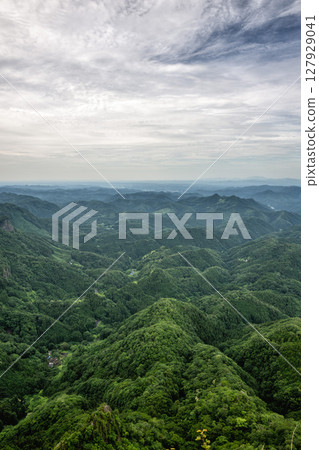 Fresh greenery on Mt. Nantai in Okukuji, climbing scenery Fresh greenery on Mt. Nantai in Okukuji, climbing scenery 127929041