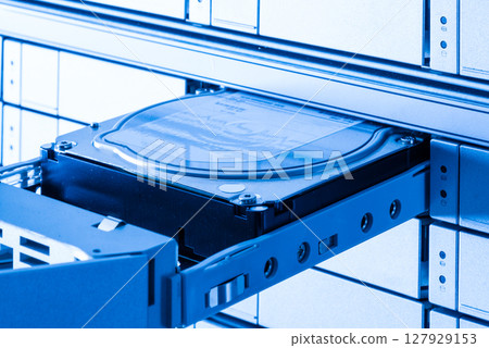 swapping hard drive in data storage array used for internet clou 127929153