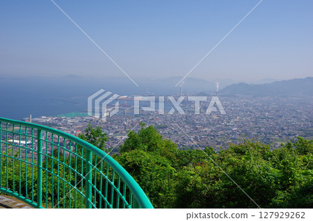 從愛媛縣四國中央市極貞展望台眺望川江和莊內半島 從愛媛縣四國中央市極貞展望台眺望川江和莊內半島 127929262