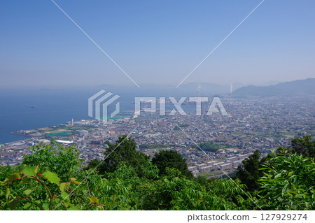 從愛媛縣四國中央市極貞展望台眺望川江和莊內半島 從愛媛縣四國中央市極貞展望台眺望川江和莊內半島 127929274