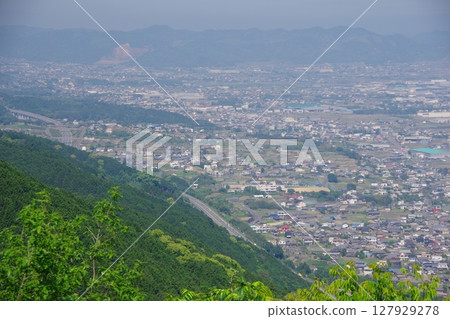 從愛媛縣四國中央市極定展望台眺望豐岡町和土肥町 127929278