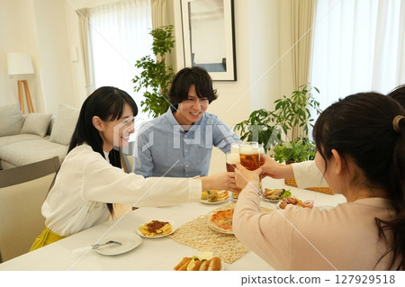 家庭聚會 127929518