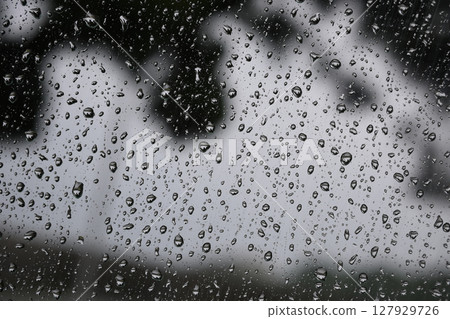 Raindrops on the car window 127929726