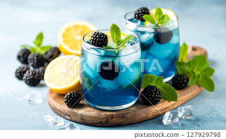 Green fruit smoothie with kiwi and mint in a glass Green fruit smoothie with kiwi and mint in a glass 127929798