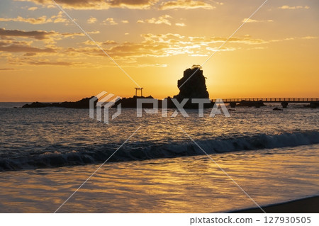 河沿岸 河沿岸 127930505