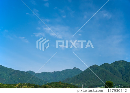 Summer mountains and blue skies, Suzuka Mountains, Mizusawa-cho, Yokkaichi City, Mie Prefecture 127930542