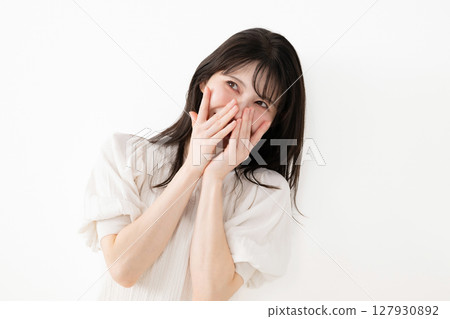 A woman who smiles and rejoices 127930892
