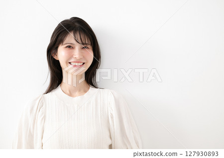 A woman who smiles and rejoices 127930893