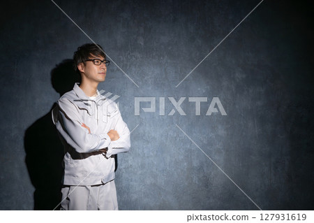 A man with his arms folded 127931619