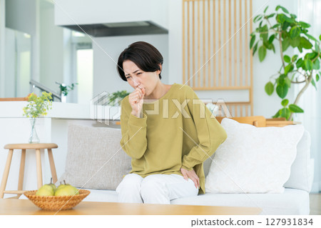 中年婦女咳嗽 中年婦女咳嗽 127931834