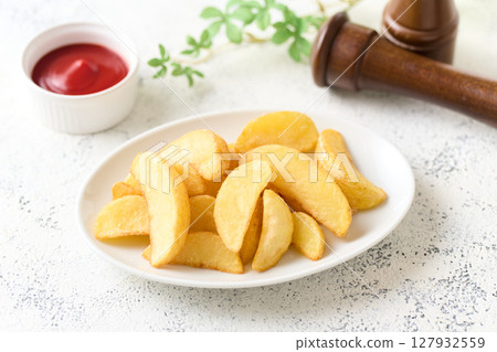 盤子裡的薯條 盤子裡的薯條 127932559