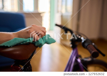 Important Steps for Effectively Cleaning and Properly Maintaining a Bicycle Wheel Important Steps for Effectively Cleaning and Properly Maintaining a Bicycle Wheel 127932632