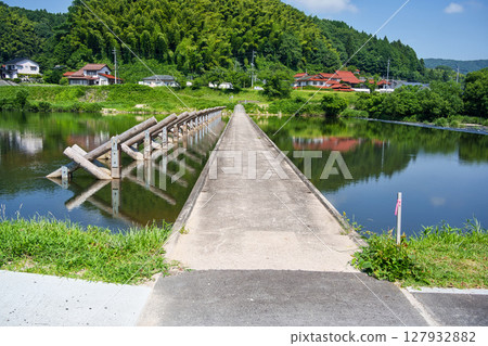 <Shimane Prefecture> A view of a submerged bridge over the Hii River <Shimane Prefecture> A view of a submerged bridge over the Hii River 127932882
