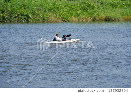 雙人河皮划艇：親子河樂趣 127932894