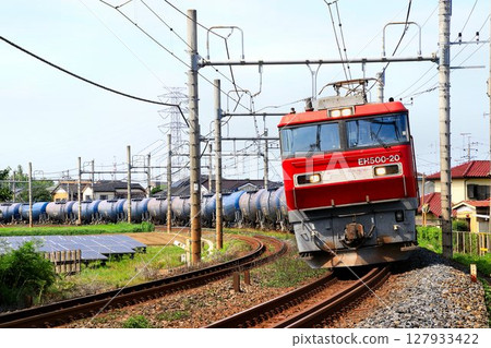 由電力機車“EH500金太郎”牽引的貨運列車 由電力機車“EH500金太郎”牽引的貨運列車 127933422