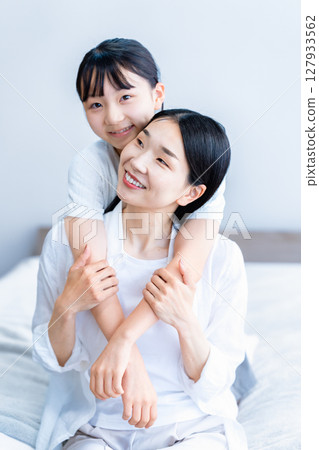 媽媽和女兒的親密接觸 127933562