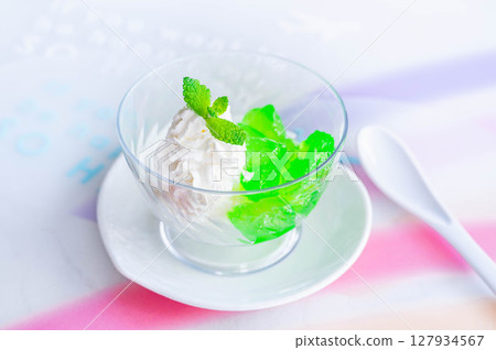 Colorful warabi mochi with whipped cream 127934567