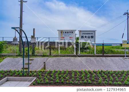 (Kagoshima Prefecture) JR Nishi-Oyama Station platform, the southernmost JR station in Japan (Kagoshima Prefecture) JR Nishi-Oyama Station platform, the southernmost JR station in Japan 127934965