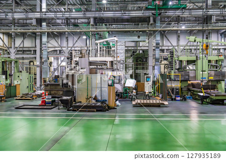 Inside the factory where machine tools are lined up Inside the factory where machine tools are lined up 127935189