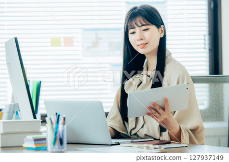 Young woman working with smile 127937149
