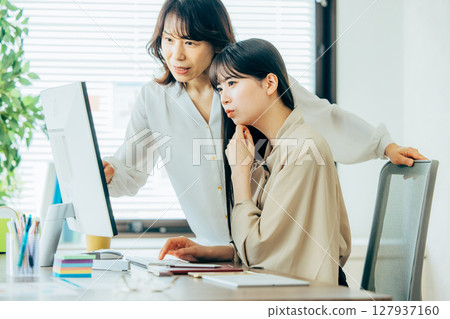 老闆和下屬的企業形象 127937160