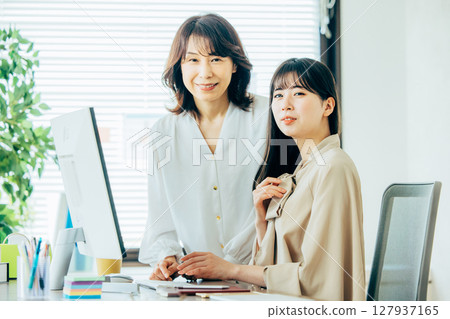 Boss and subordinate business image Boss and subordinate business image 127937165