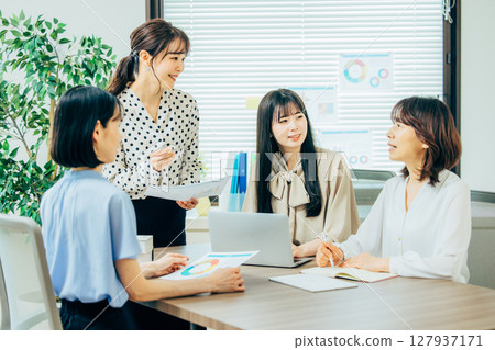 Women who hold meetings Women who hold meetings 127937171