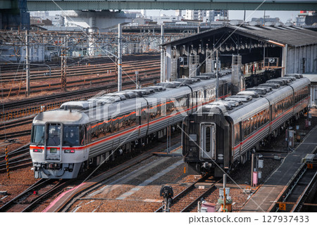 JR Central Kiha 85 Series Wide View Hida/Nanki 127937433