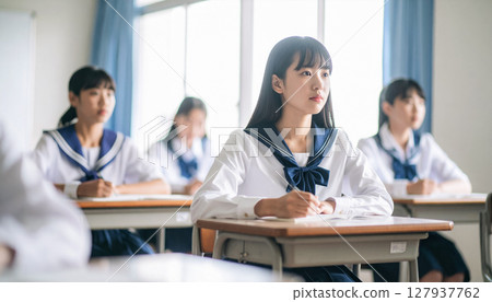 女學生上課 127937762