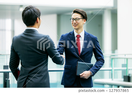 Businessman shaking hands 127937865