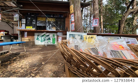 Delicious Japanese sweets 127938643