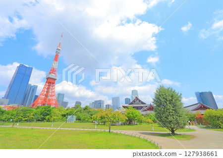 Tokyo Tower and fresh greenery in Minato-ku, Tokyo 127938661