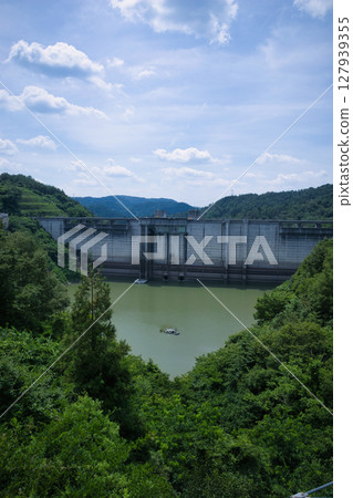 Ozatogawa Dam, a concrete gravity dam surrounded by greenery 127939355