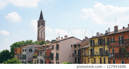 Aerial view of Verona with basilica of Saint Anastasia, Italy Aerial view of Verona with basilica of Saint Anastasia, Italy 127941686