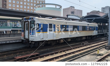停泊在長崎站的松浦鐵道MR-611型列車 127942228