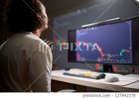 Analyzing Stock Market Trends Using Advanced Computer Software and Techniques for Insights 127942576