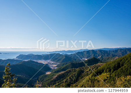 A spectacular view from the observation deck at the summit of Tsuzurato Pass, a World Heritage Site on the Kumano Kodo Iseji route 127944959