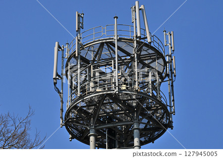 Communication image (radio tower: base station) 127945005