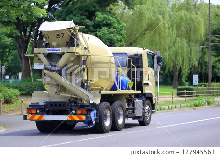 Agitator truck (concrete mixer truck) 127945561