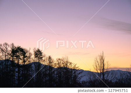 黎明的天空 127945751