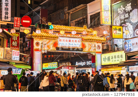 Taipei Raohe Street Night Market *partially soft focus 127947938